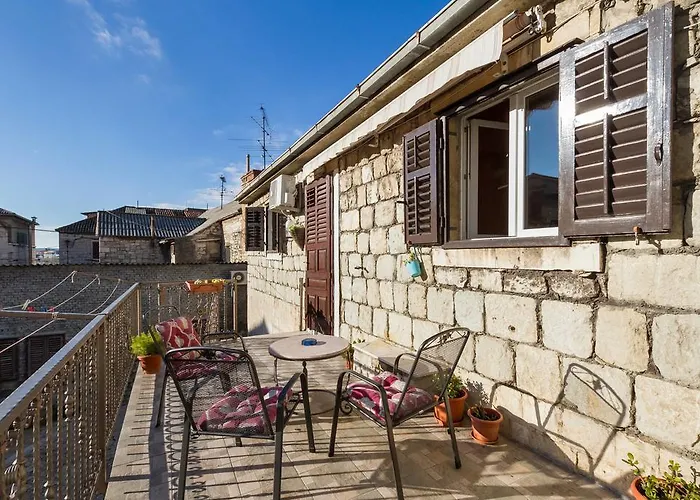 Apartments And Room Merica