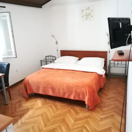 And Merica בית הארחה 3*